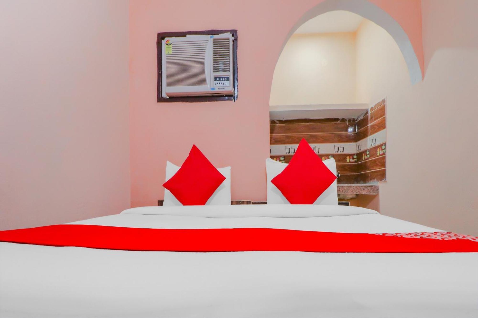 Hotel O Bhardwaj Guest House Garhi Harsaru Екстериор снимка