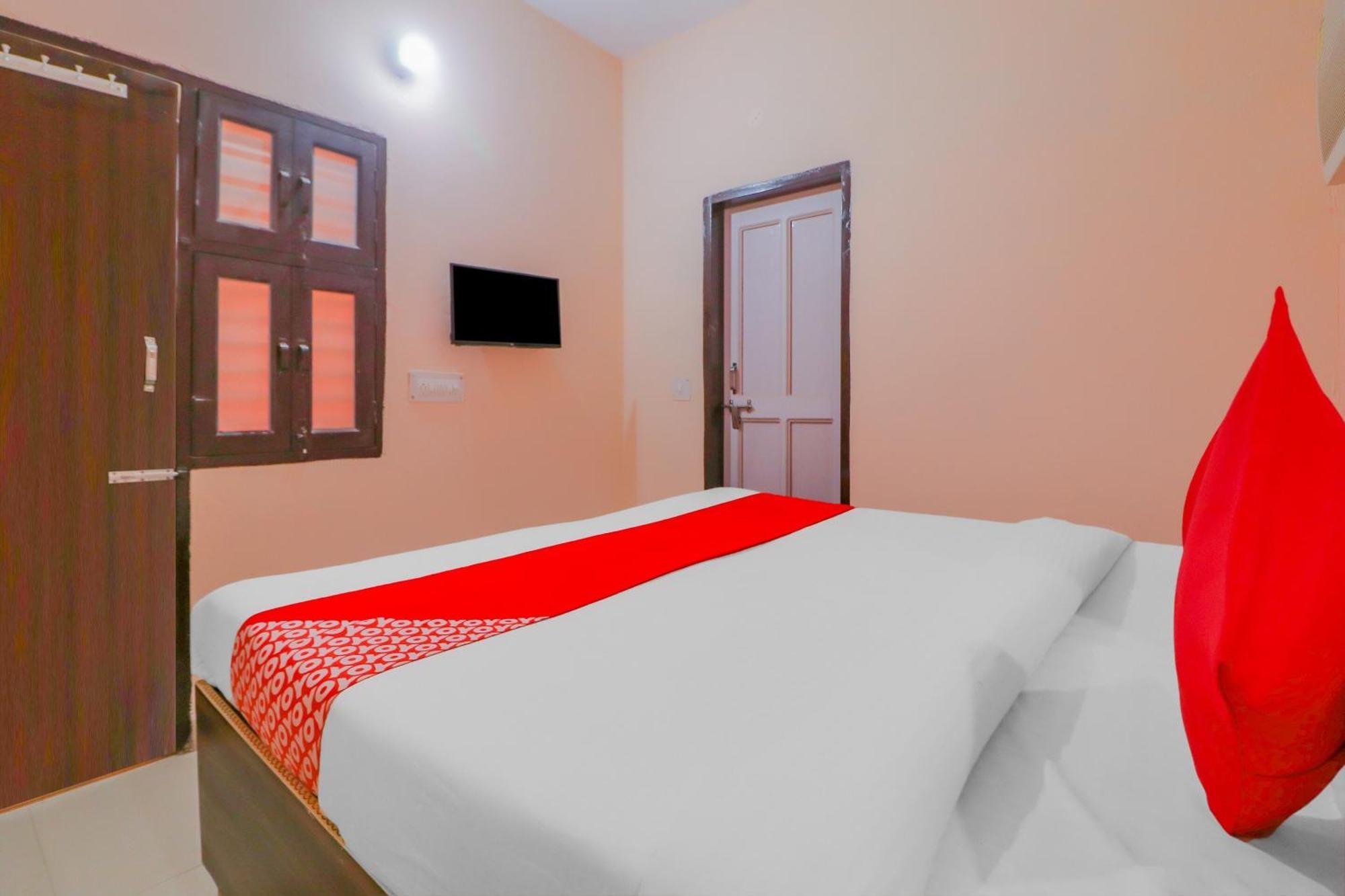 Hotel O Bhardwaj Guest House Garhi Harsaru Екстериор снимка