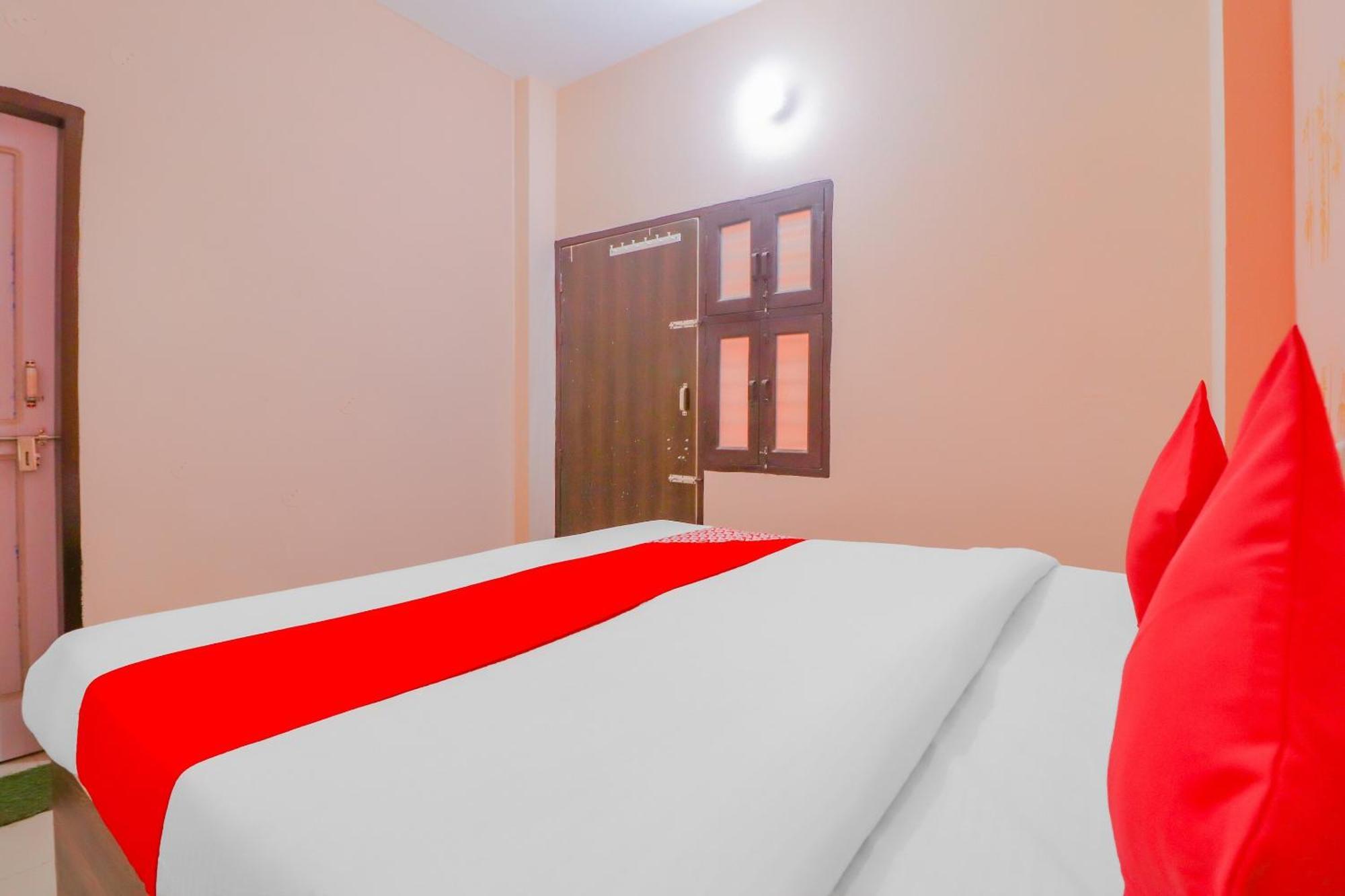 Hotel O Bhardwaj Guest House Garhi Harsaru Екстериор снимка